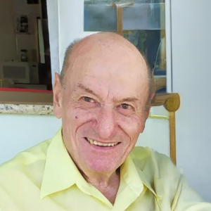 Amigos e familiares se despedem do empresário Sergio Marcon