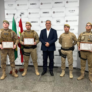 Policiais mafrenses são homenageados na Assembleia Legislativa
