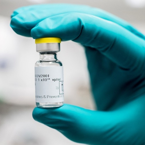 Johnson &amp; Johnson interrompe estudo de vacina contra covid-19