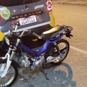 Homem é preso após romper tornozeleira eletrônica e furtar ciclomotor