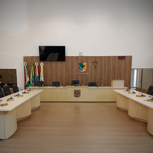 Viagem de quase R$ 50 mil cancela sessão e expõe prioridades da Câmara de Mafra
