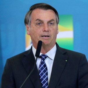 Em discurso, Bolsonaro defende abertura de escolas e comércios no país