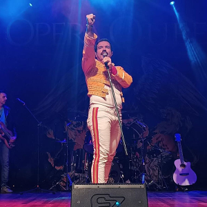Show beneficente relembra os maiores sucessos da banda Queen