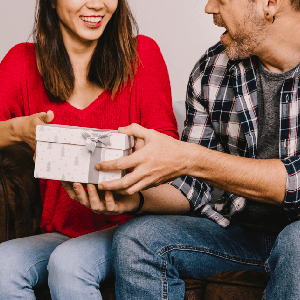 Amor não enche carrinho? Pesquisa indica namorados mais cautelosos com o bolso