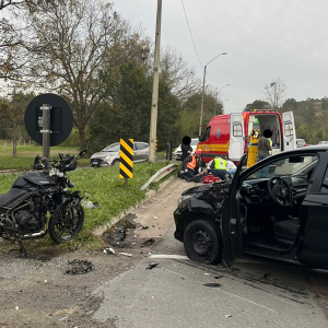 Motociclista fica ferido após batida com carro na BR-116