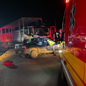 Idoso morre em batida frontal entre carro e caminhão na BR-280