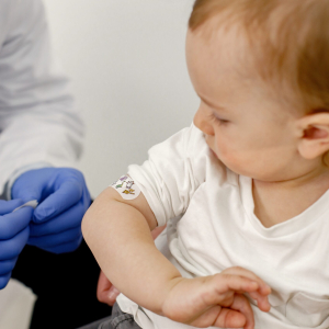 Dose Zero do sarampo: vacinação de bebês entre 6 e 12 meses já está disponível