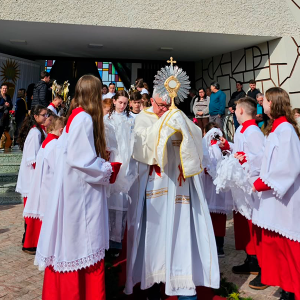 Corpus Christi é celebrado com tapetes coloridos em ruas de Riomafra e região; veja fotos
