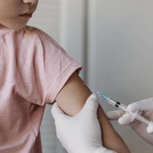 Saúde emite alerta sobre aumento de casos de doença meningocócica