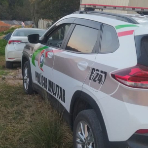 Após agredir avós e fugir com carro, homem é preso em rápida ação da Polícia Militar