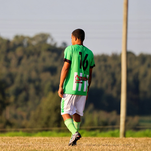 “Na hora eu só queria sair dali”: atleta relata ofensa racista durante jogo em Mafra