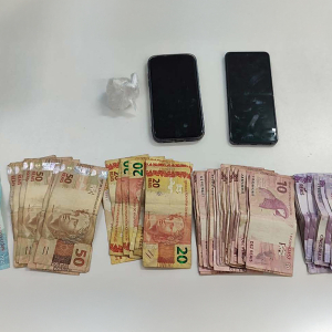 Casal é preso suspeito de tráfico de drogas