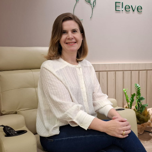 Médica faz mudança radical na carreira e hoje ajuda pessoas a emagrecerem