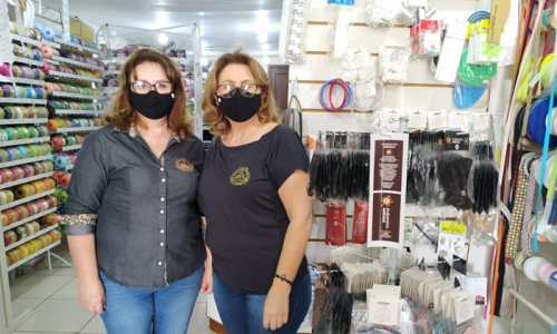 Confecção produz máscaras com tecido antiviral em Mafra