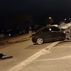 Mulher morre após carro e carreta baterem de frente na BR-116