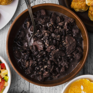 Rotary Club de Mafra promove feijoada beneficente neste sábado; veja como encomendar