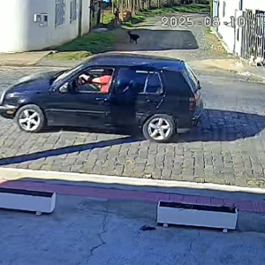 Câmera flagra carro em alta velocidade antes de acidente; veja vídeo