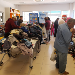 Sesc promove último brechó social com peças da 17ª Campanha do Agasalho neste sábado