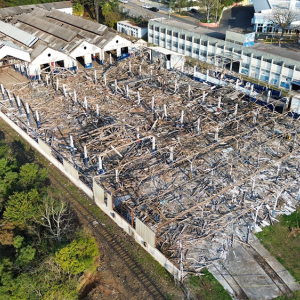 Antigas oficinas da Rede Ferroviária começam a ser desmontadas; veja imagens