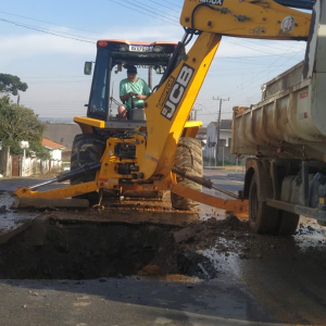 Rompimento de adutora afeta distribuição de água neste sábado; entenda