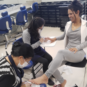 Conquiste independência financeira com o curso de manicure e pedicure do Senac