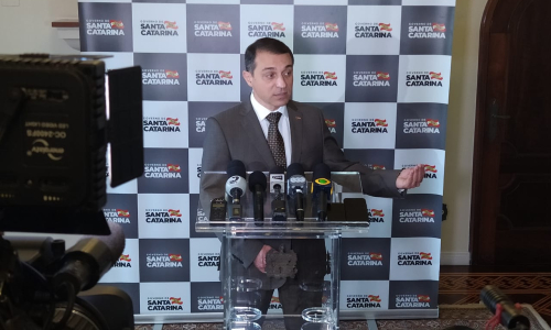 Carlos Moisés se manifesta e fala que segue alinhado ao bolsonarismo