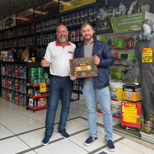 Qualidade e dedicação consolidam a Fênix Tintas como referência regional no setor