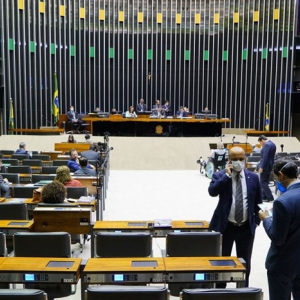 Câmara aprova auxílio de R$ 600 por mês para trabalhador informal
