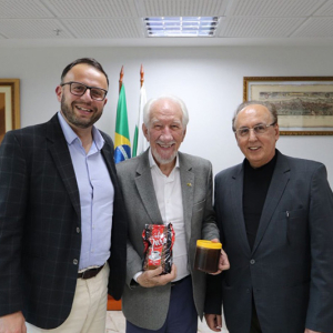 Alessandro e Paizani cumprem agenda oficial em Curitiba com foco em saúde e infraestrutura de Rio Negro