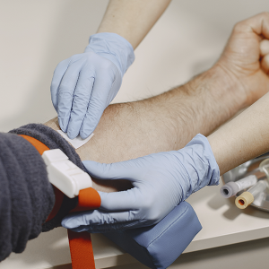 Proposta altera lei de isenção da taxa de concursos para doadores de sangue; veja o que muda
