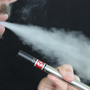 Ministério Público firma acordo com escolas de Rio Negro para combater o uso de cigarros eletrônicos