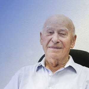 Familiares e amigos se despedem do empresário Aristides Mallon