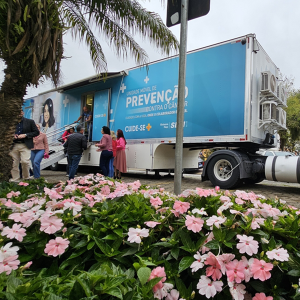 Carreta itinerante realiza exames gratuitos para diagnóstico e prevenção do câncer