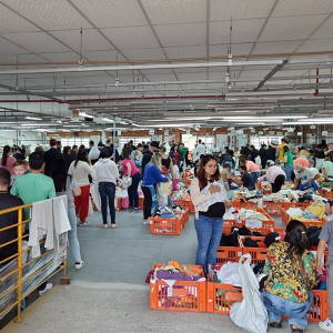 Fábrica realiza mega bazar com roupas novas a partir de R$ 15
