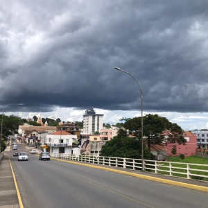 Frente fria e ciclone trazem risco de temporais e ventos fortes