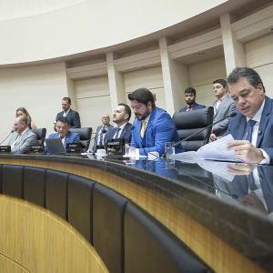 Comissão da Alesc aprova projeto da “Lei Felca”; entenda a proposta
