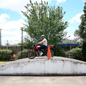 CNH para moto: exames práticos no Paraná não terão mais rampa como obstáculo