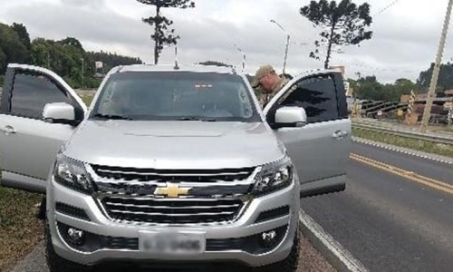 Motorista é preso após ser flagrado com caminhonete furtada em Mafra