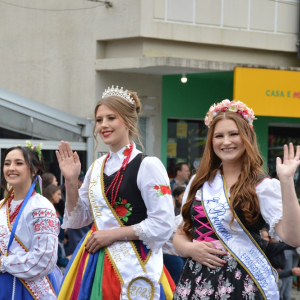 Confira mais de 400 fotos do desfile dos 107 anos de Itaiópolis