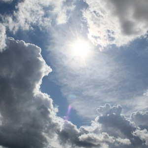 Início de semana será de sol, calor e chuva isolada na região