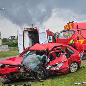Casal morre em batida entre carro e camionete na SC-477