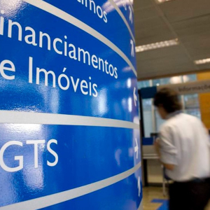 Prazo para saque imediato de até R$ 998 do FGTS acaba nesta terça-feira