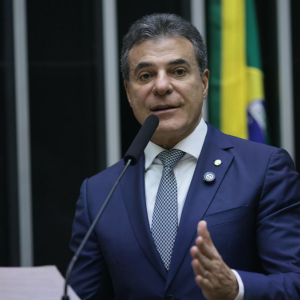 Beto Richa quer incluir Apaes no SUAS