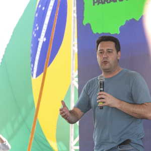 Ratinho Jr. encerra 2025 como o governador mais bem avaliado do Brasil