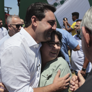 Ratinho Junior atinge novo recorde de aprovação com 85,5%, aponta Paraná Pesquisas