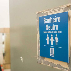 Santa Catarina aprova lei que proíbe banheiros neutros em escolas e universidades