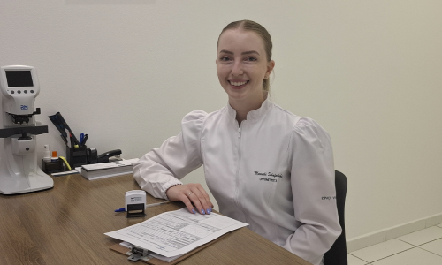 Optometrista orienta pais sobre exames de visão antes da volta às aulas