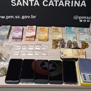 Mais um ponto de tráfico de drogas é desmantelado pela Polícia Militar