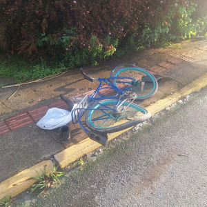 Ciclista é socorrido inconsciente após ser atropelado por carro