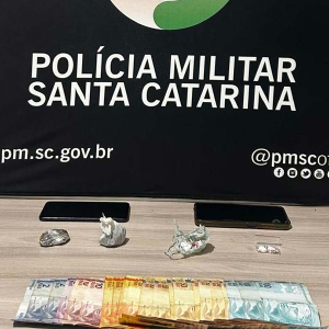 Polícia Militar desmantela mais um ponto de tráfico e apreende entorpecentes
